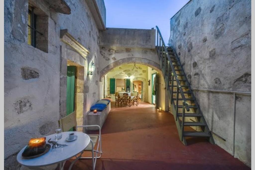 Moundros 1620 Venetian Residence Eksteriør bilde